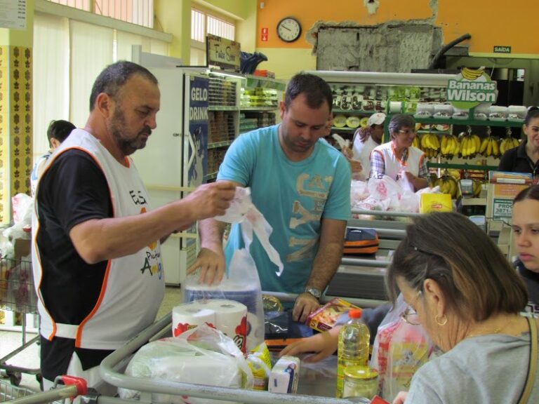 Pacoteiro Amigo está de volta no Supermercados Caetanosábado 11 de julho das 8 às 18 horas